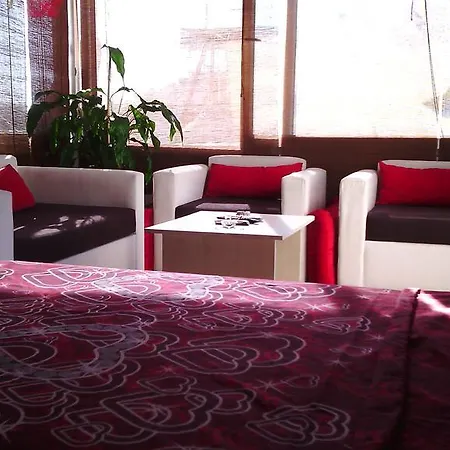 Parliament Couette-café