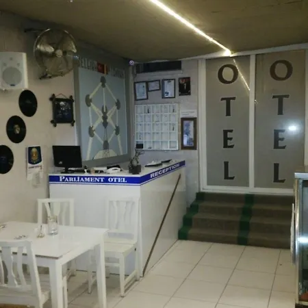 Parliament Couette-café *