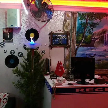 Bed & Breakfast Parliament *